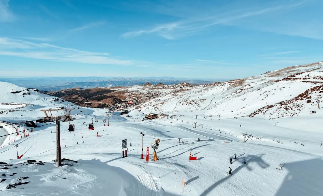 Esquiar en Sierra Nevada, tirado de precio