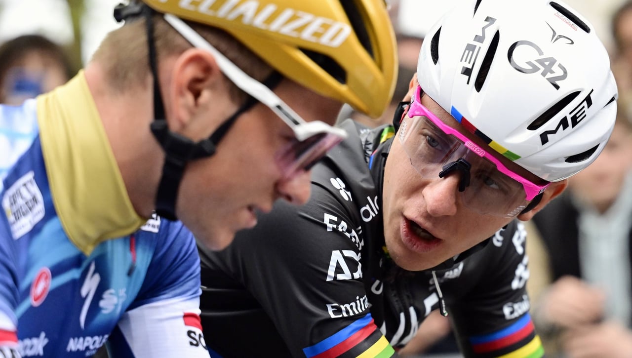 Evenepoel le da un buen repaso a Pogacar