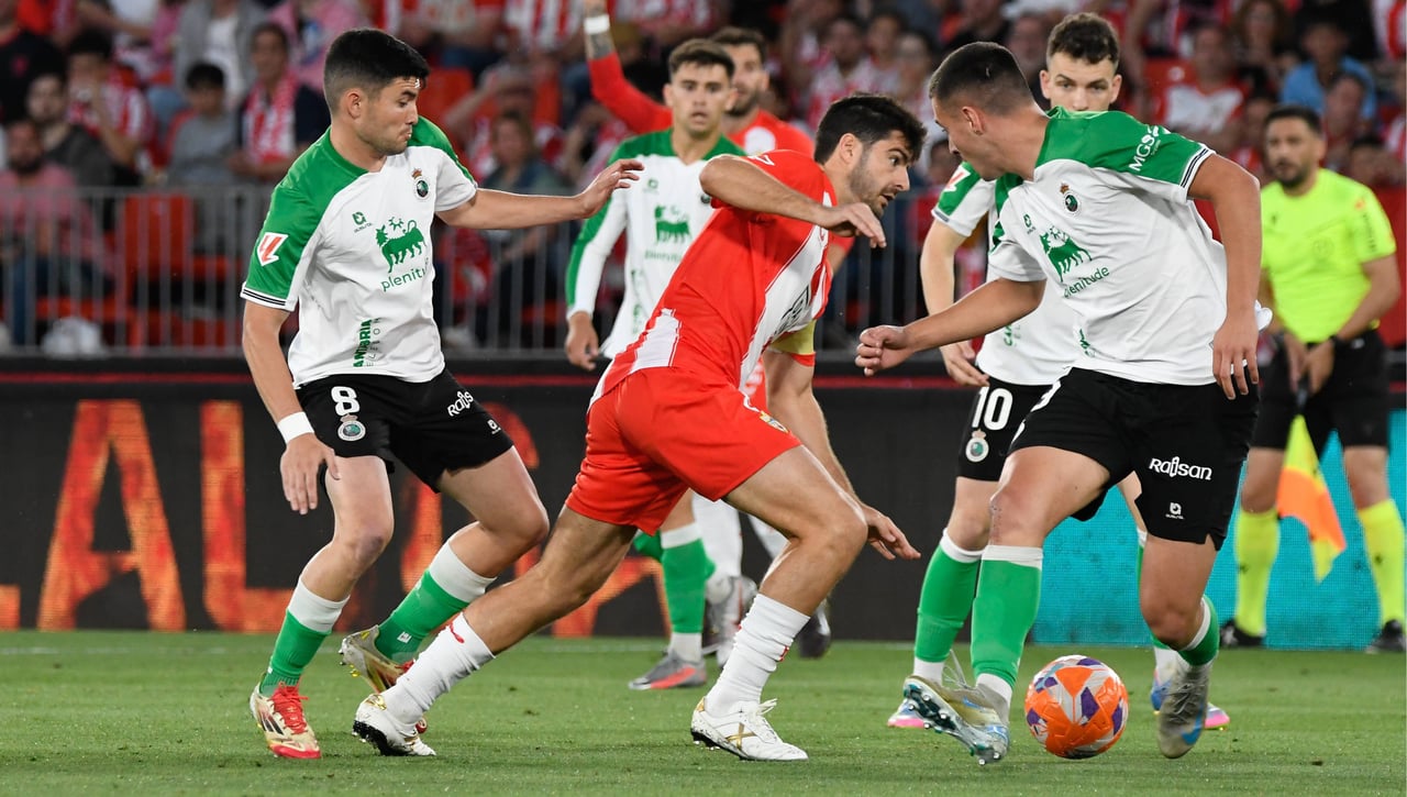 Granada, Almería y Racing de Santander dan la sorpresa