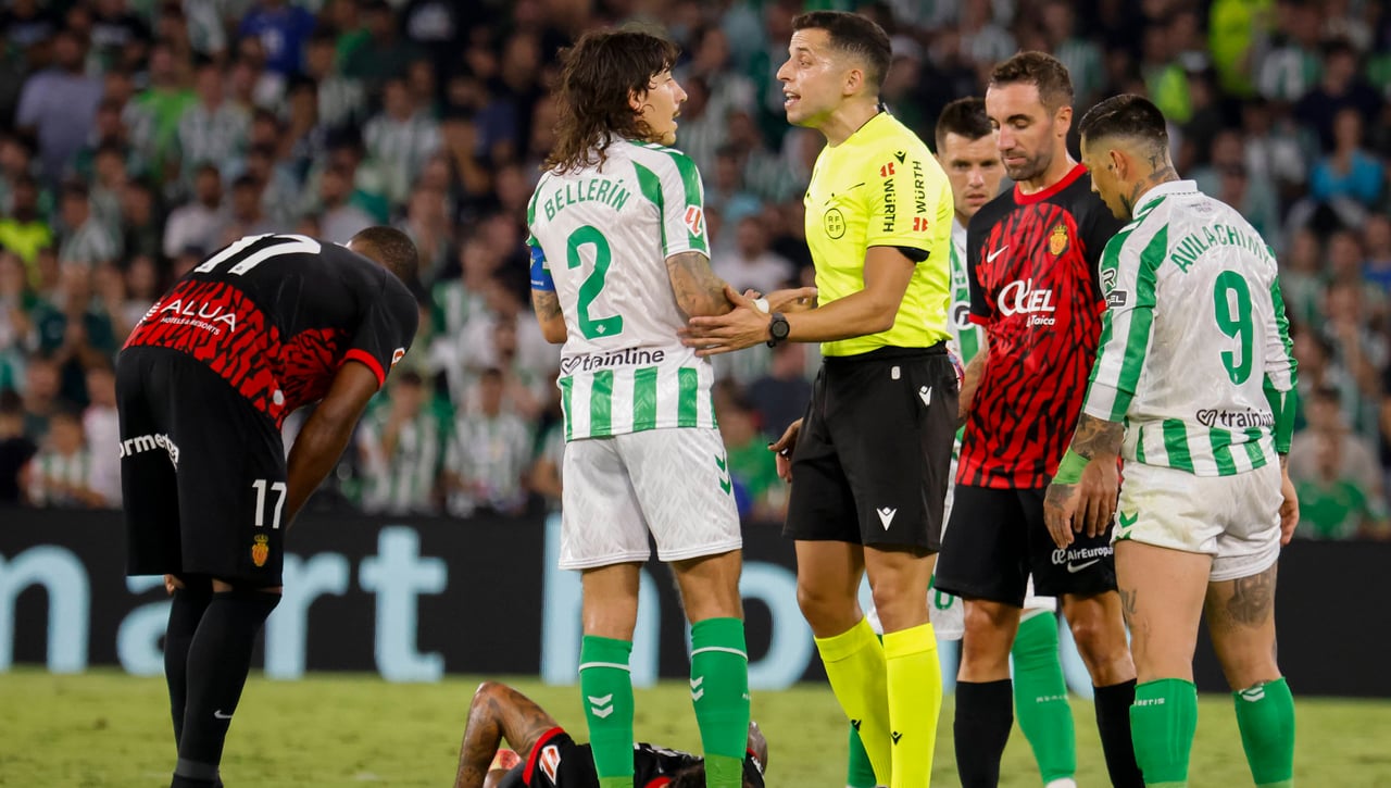 El árbitro del Betis - Mallorca, "el peor de la Liga": su explicación en la roja a Lo Celso