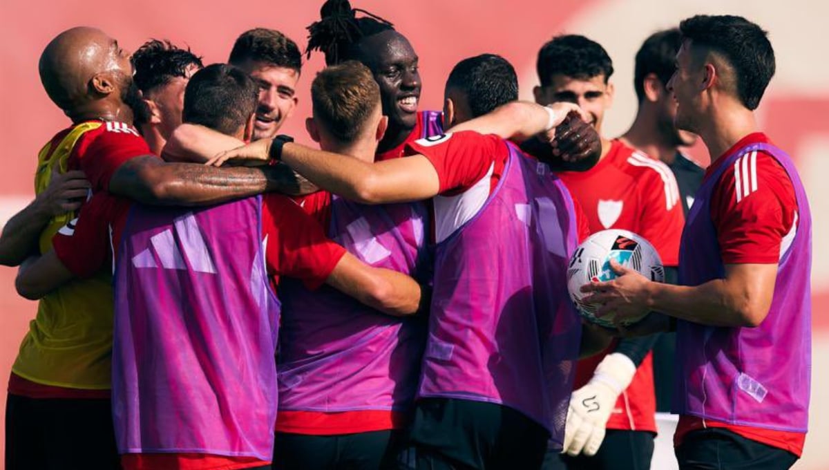 El entrenador del Sevilla, Matías Almeyda, sigue recuperando efectivos