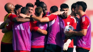 El entrenador del Sevilla, Matías Almeyda, sigue recuperando efectivos