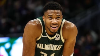 Los Bucks ya no saben qué hacer con Giannis Antetokounmpo