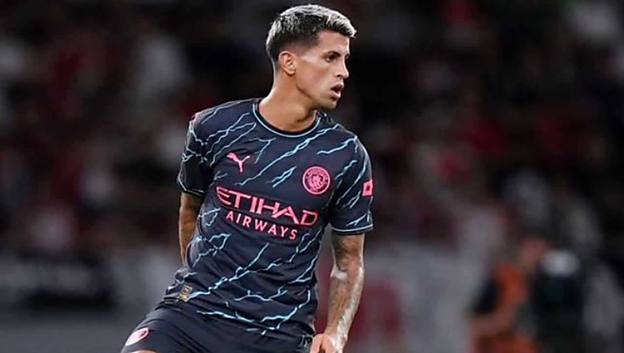 Dispuesto a todo por Joao Cancelo