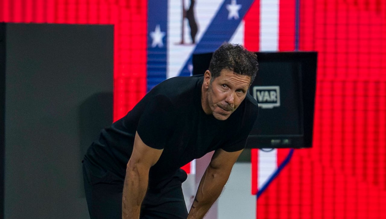 Simeone explica su plantón a Velasco Carballo: "Ten sensibilidad y respeto"