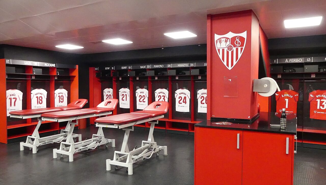 Los movimientos invernales y un hecho inédito en el vestuario del Sevilla 