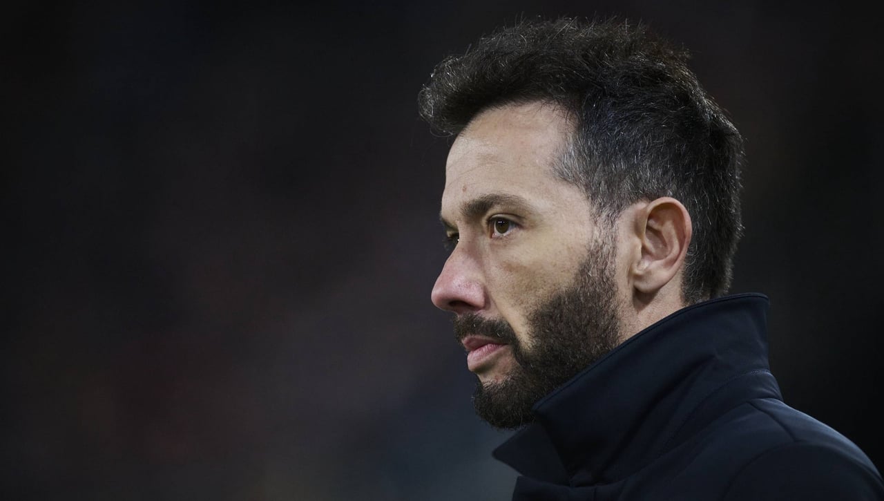 Críticas a Carlos Corberán cuando se iba de Mestalla tras el Valencia - Barcelona