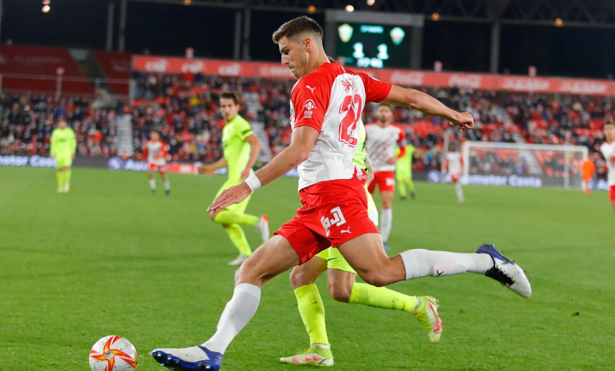 Un jugador del Almería da por hecho su próximo fichaje y le avisa: "Se enfrenta a un calvario"