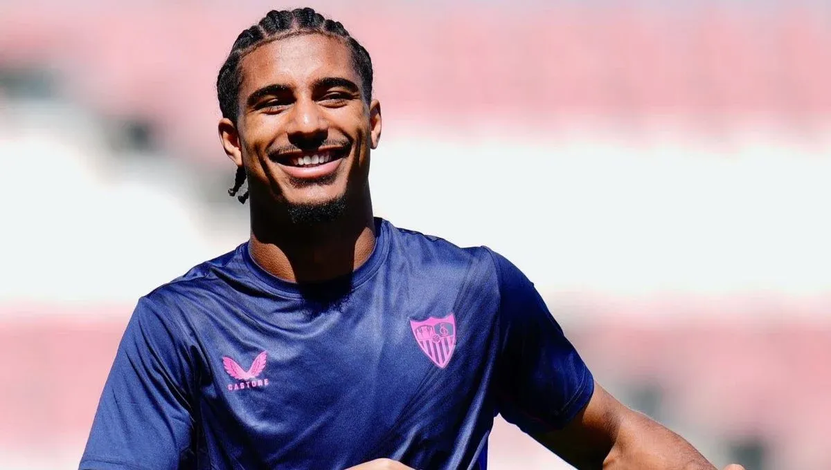 La 'mancha' que no echa para atrás al Liverpool con Badé