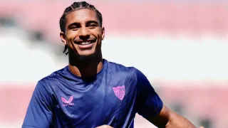 La 'mancha' que no echa para atrás al Liverpool con Badé