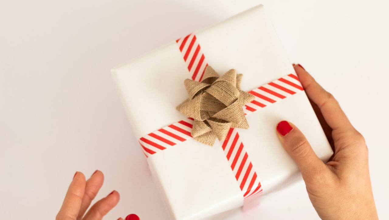 ¡Acierta en el regalo del Día de la Madre con este bolso Lacoste a mitad de precio en Amazon!