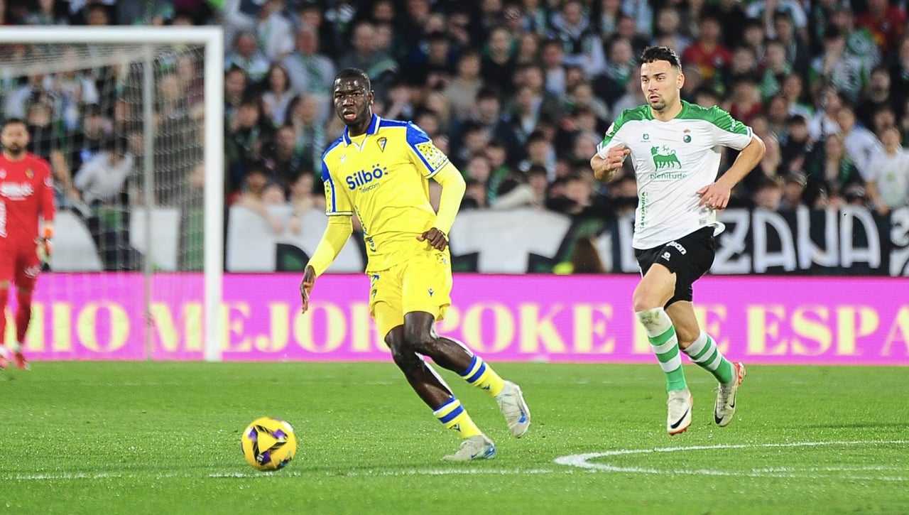 Así queda la clasificación de LaLiga Hypermotion, tras la derrota del Racing de Santander frente al Cádiz en la jornada 27 de Segunda división