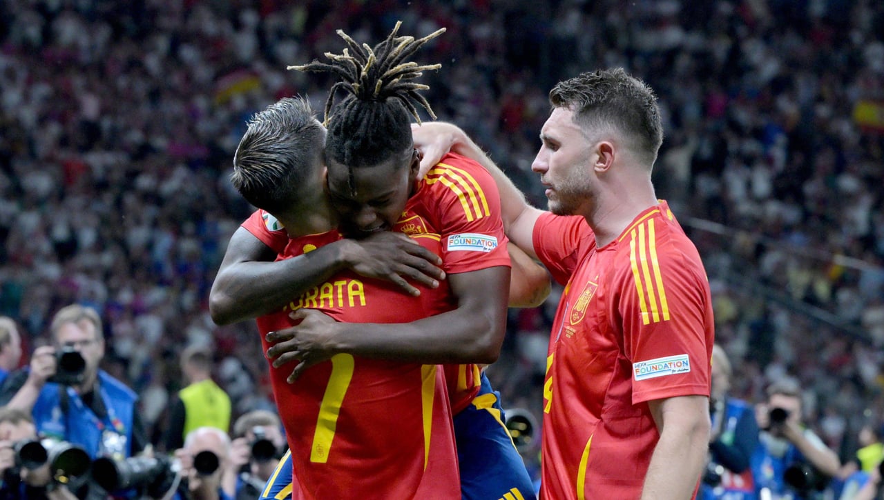 Nico Williams 'trabaja' en el fichaje de Laporte