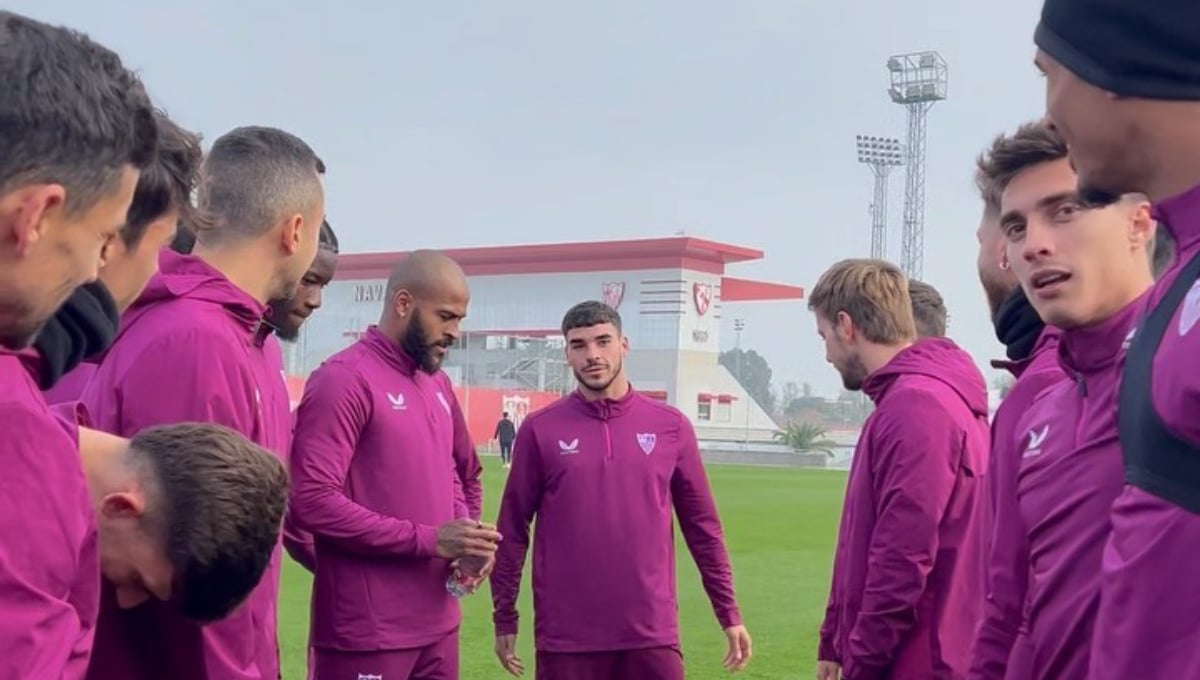 Quique por fin ve caras nuevas: convocatoria del Sevilla para recibir al Alavés 