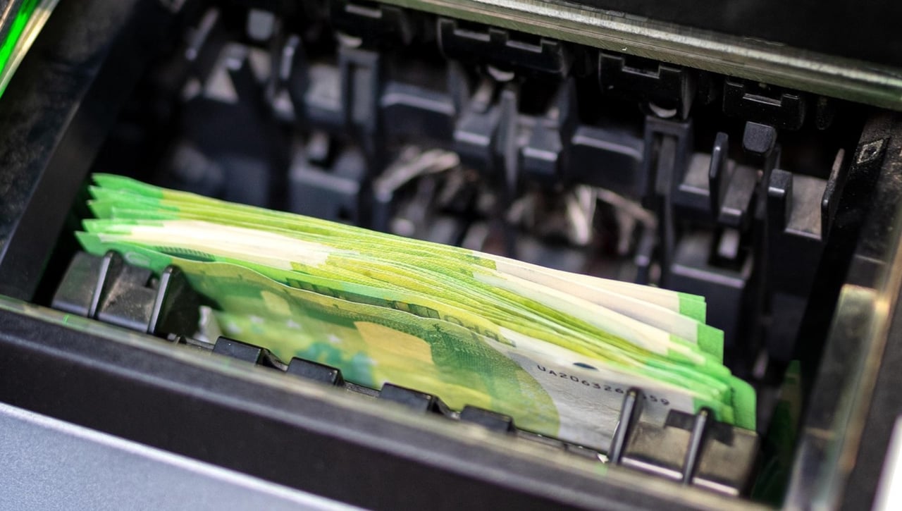 El Banco de España confirma el bloqueo de tarjetas y cuentas por una nueva normativa