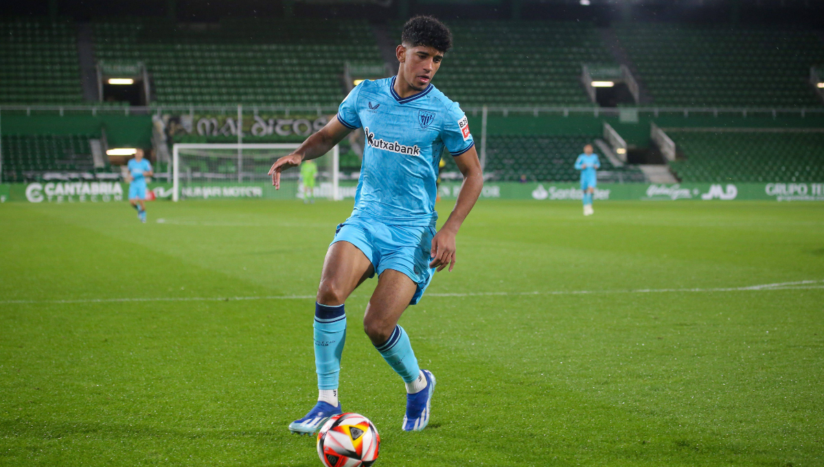 Le abre la puerta a Adu Ares