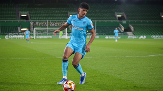 Le abre la puerta a Adu Ares