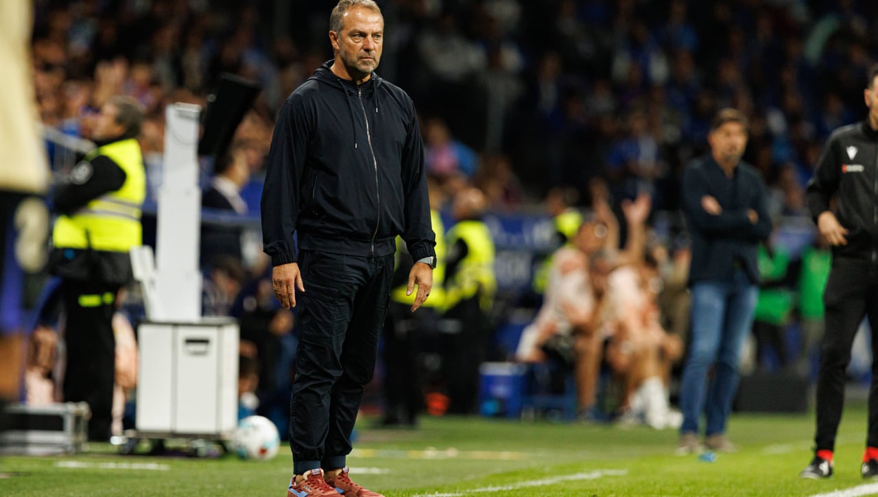 Piden la salida de Flick del Barcelona: "Espero que no le amplíen el contrato"