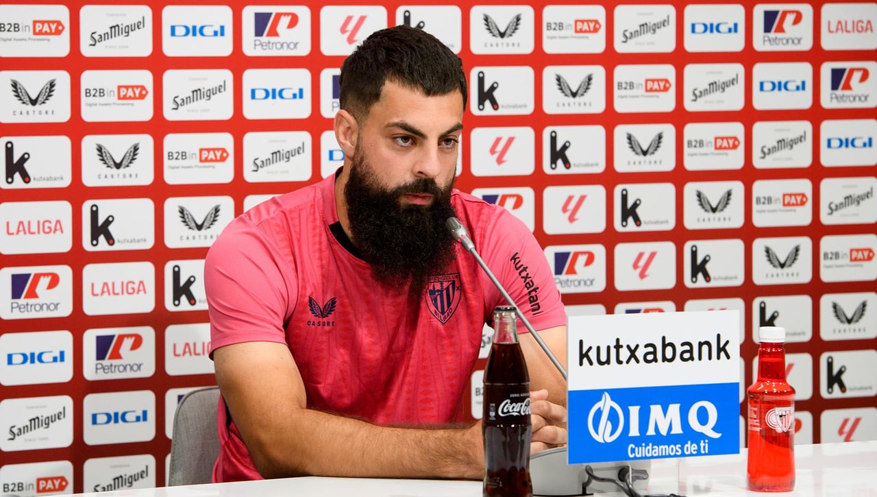 Villalibre avisa del reencuentro con Íñigo Martínez