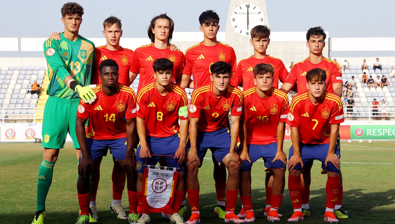 Un estreno para olvidar de la sub 17 en el Europeo: derrota con lesión del bético Manu González
