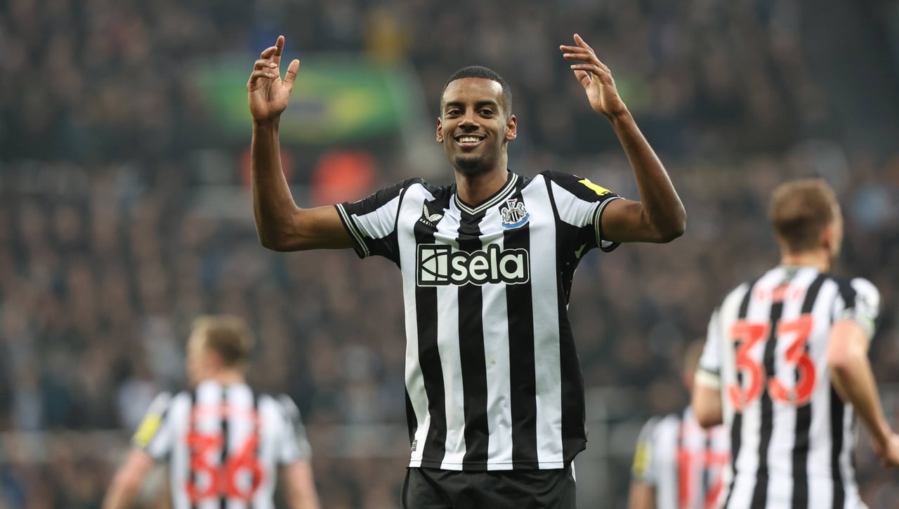 Isak se la juega a la Real Sociedad