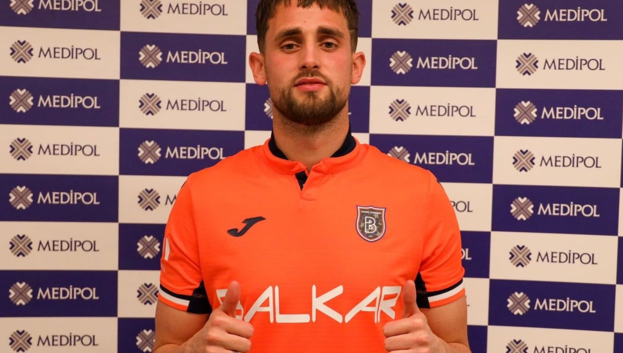 El Sevilla hace oficial su séptima salida invernal: Januzaj, al Basaksehir 