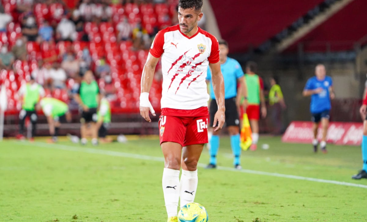 Se rifan a un canterano sevillista que no seguirá en el Almería