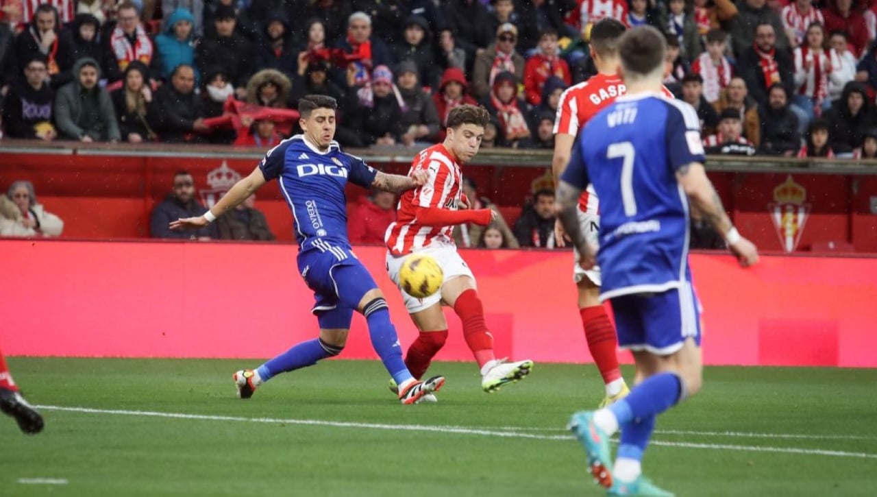 Jornada 26 LaLiga Hypermotion: El Sporting se lleva el derbi asturiano frente al Oviedo gracias a un golazo