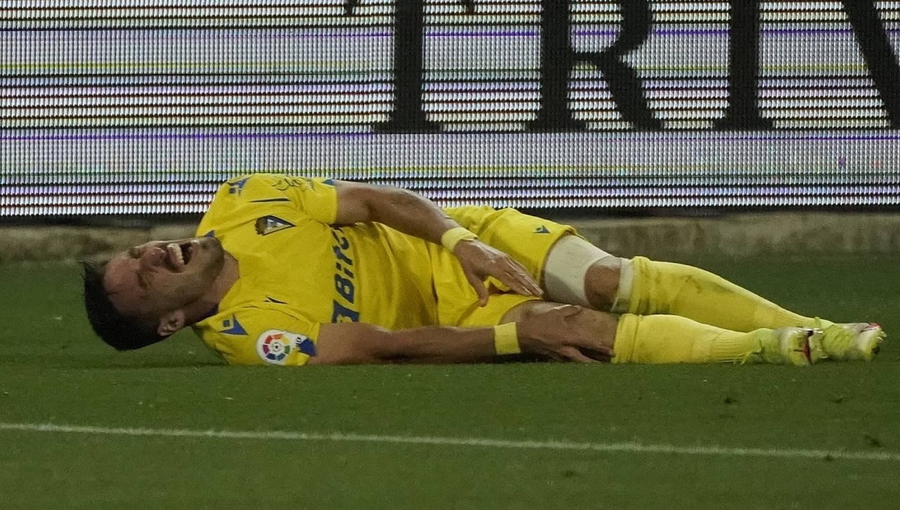 Iza se marca un Canales y el Cádiz lo agradece