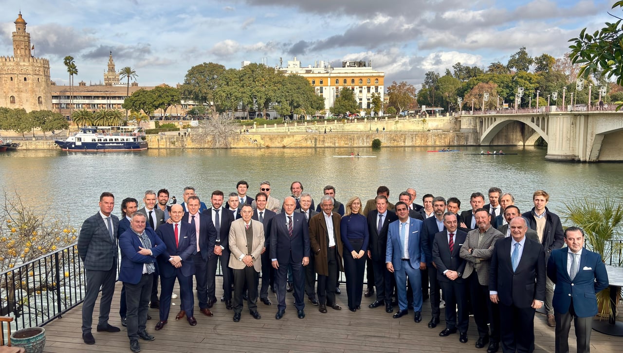 Exhibición de fuerza de Del Nido Benavente: "El Sevilla del futuro"