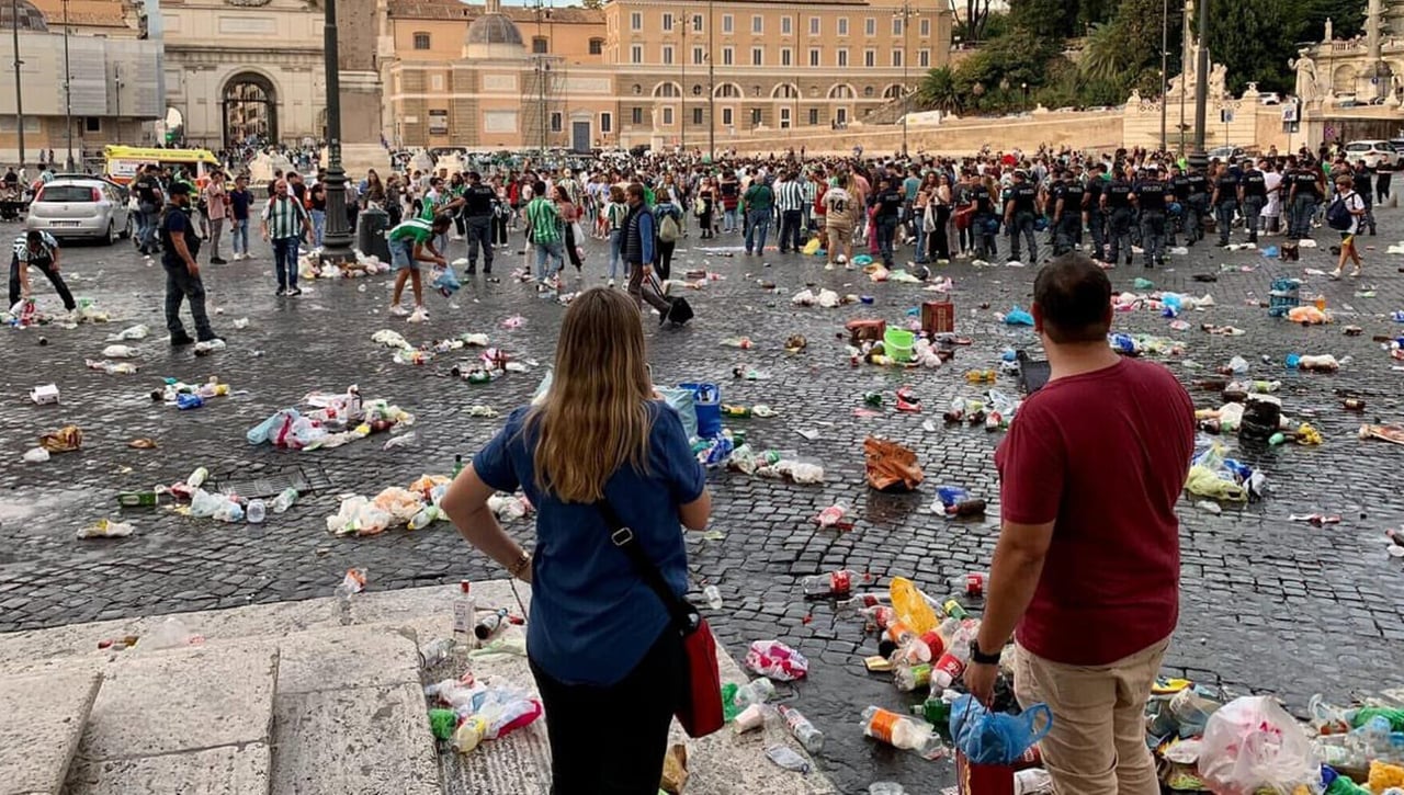 Desde Roma echan mierda sobre la afición del Betis, pero no es basura todo lo que reluce