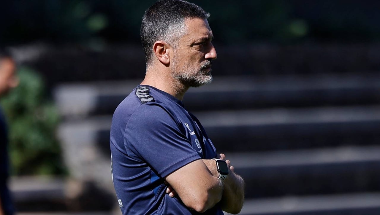 El Granada deja en fuera de juego a García Pimienta