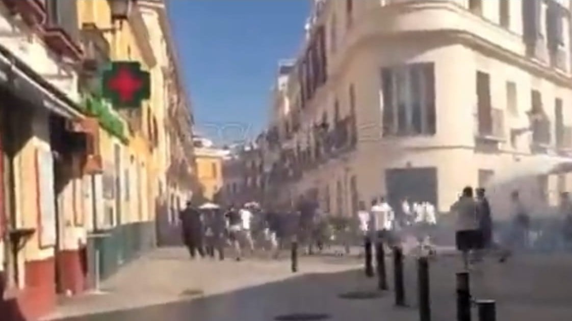 En vídeo, brutal pelea entre ultras del Real Madrid y la Policía, y también con radicales de Osasuna