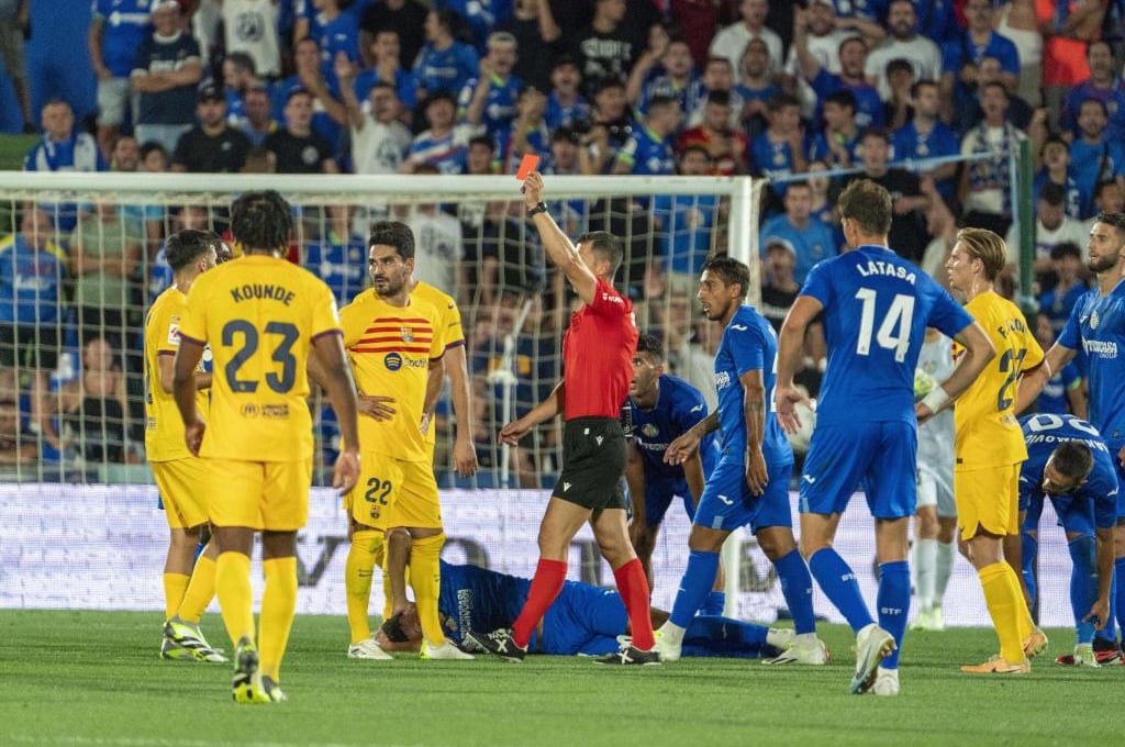 La versión oficial de la expulsión de Xavi durante el Getafe - Barcelona