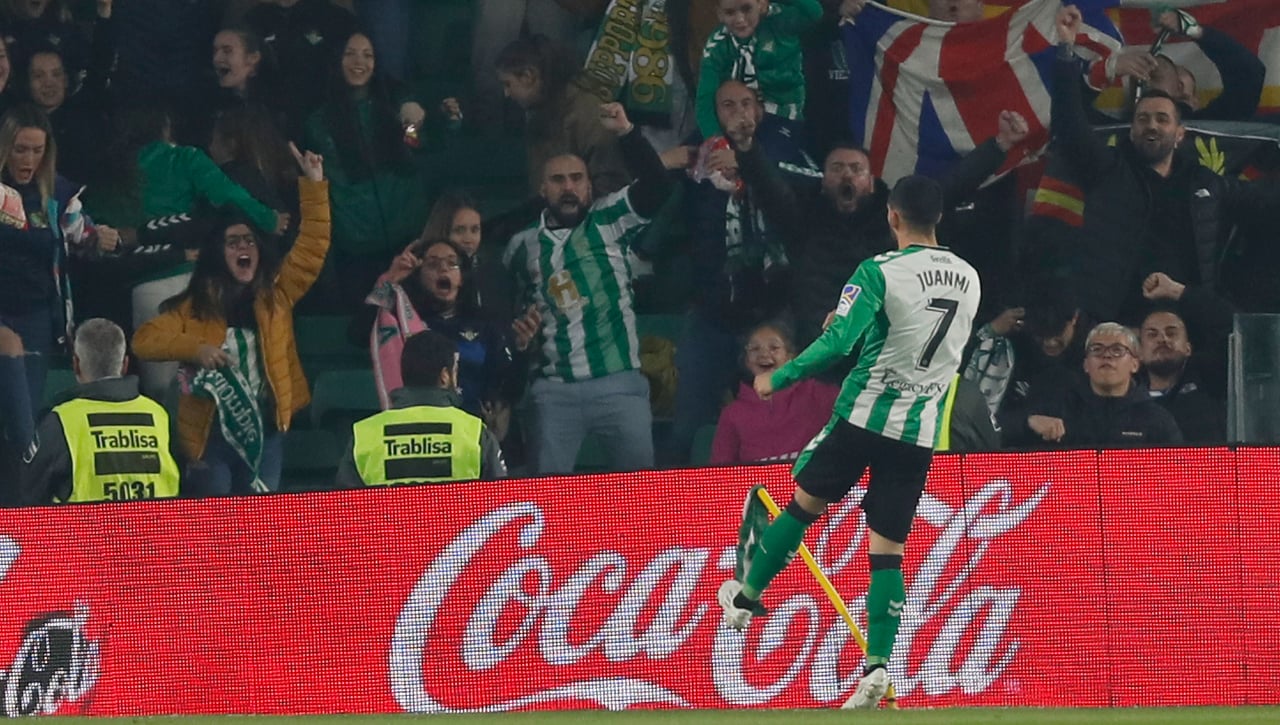 Juanmi serena la barca del Betis en una semana inesperadamente convulsa