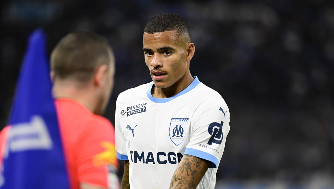 Cargan con dureza contra Greenwood