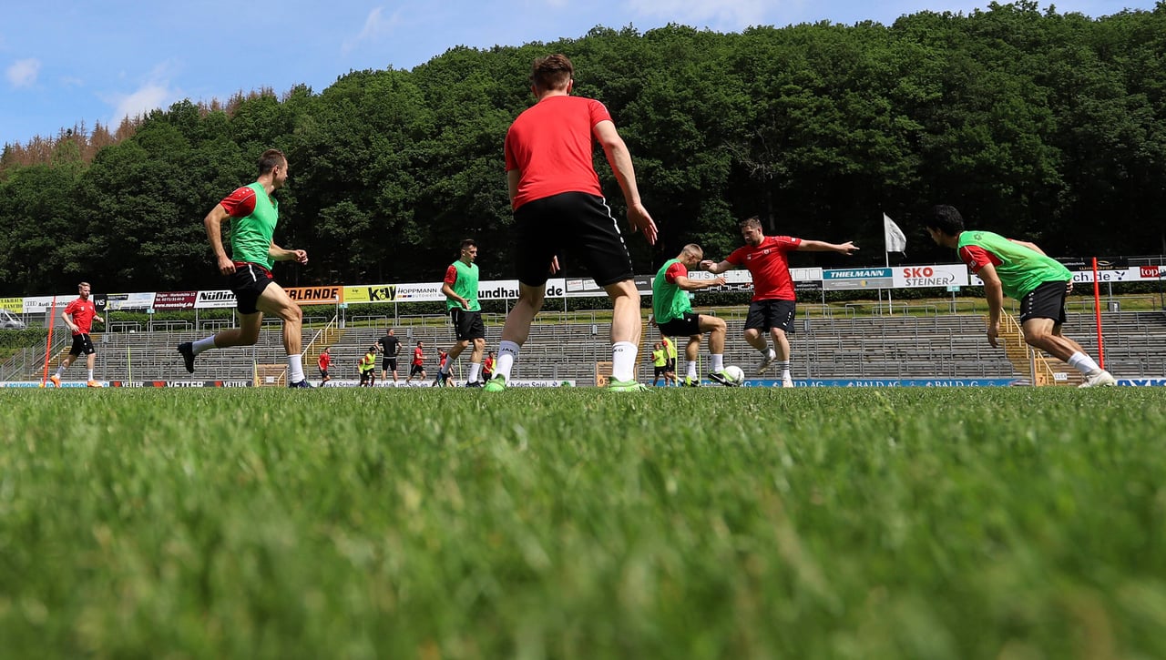 Un club de LaLiga publica una oferta de trabajo buscando un delantero: estas son las condiciones