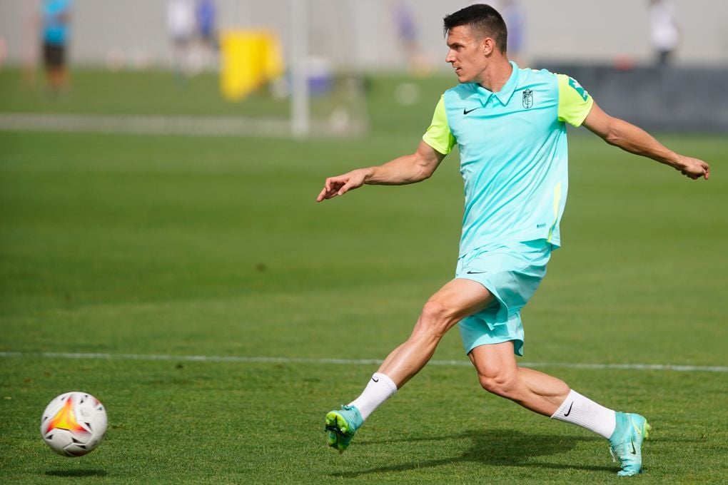 Un futbolista del Granada, rumbo al lugar donde triunfó