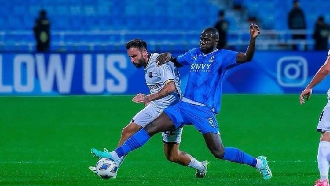 Los béticos le recuerdan por fallar un penalti y ahora juega la Champions