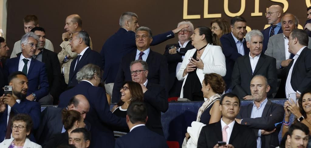 La asamblea del Barça deja una polémica imagen con un intento de veto a uno de los opositores de Laporta