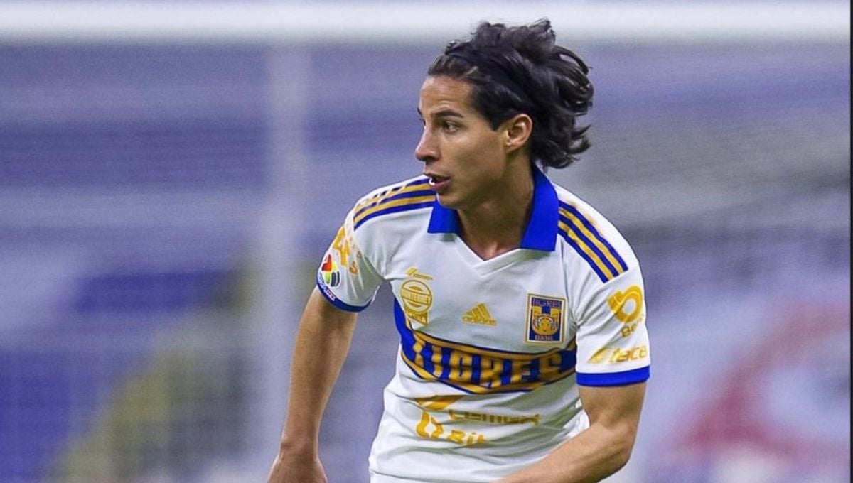 Diego Lainez, hundido, toca fondo