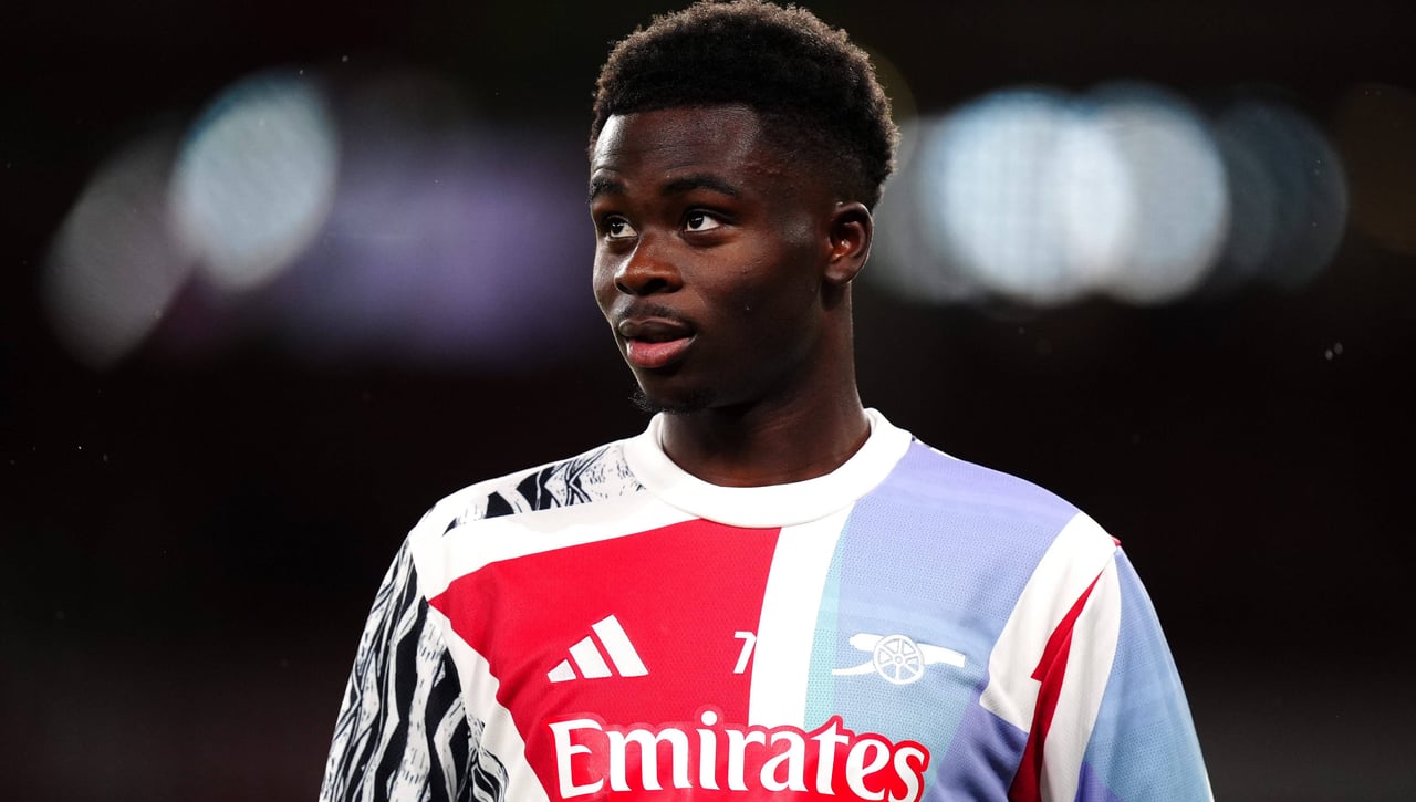 Bukayo Saka, muy cerca