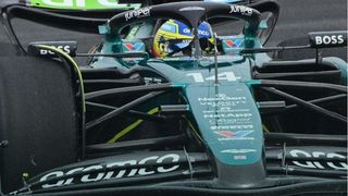 Fernando Alonso pone el espectáculo en un Gran Premio de China accidentado