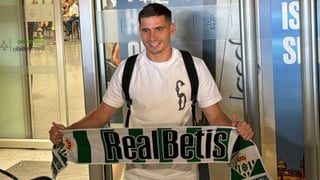 Romain Perraud aterriza en Sevilla para firmar por el Betis