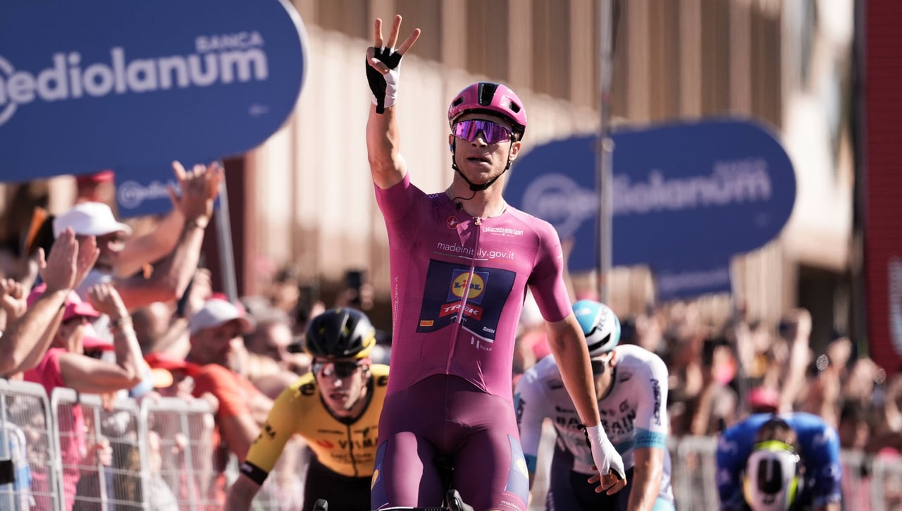 Jonathan Milan se lleva la etapa del Giro de Italia más igualada que se recuerda