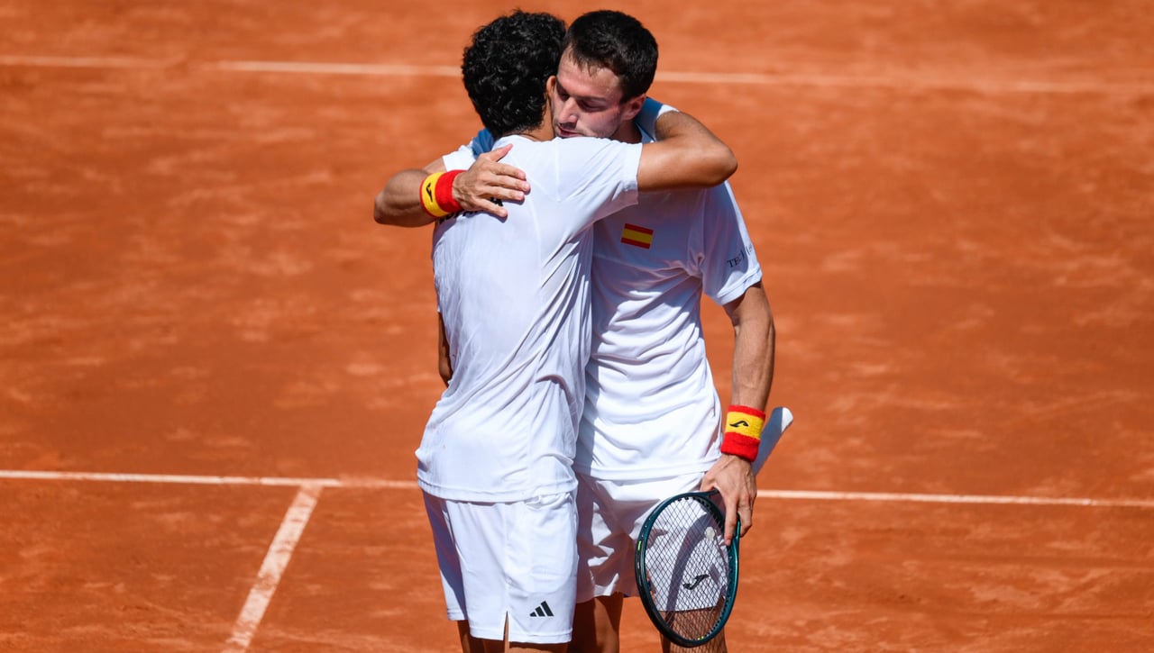 España retrasa el final más doloroso en la Copa Davis