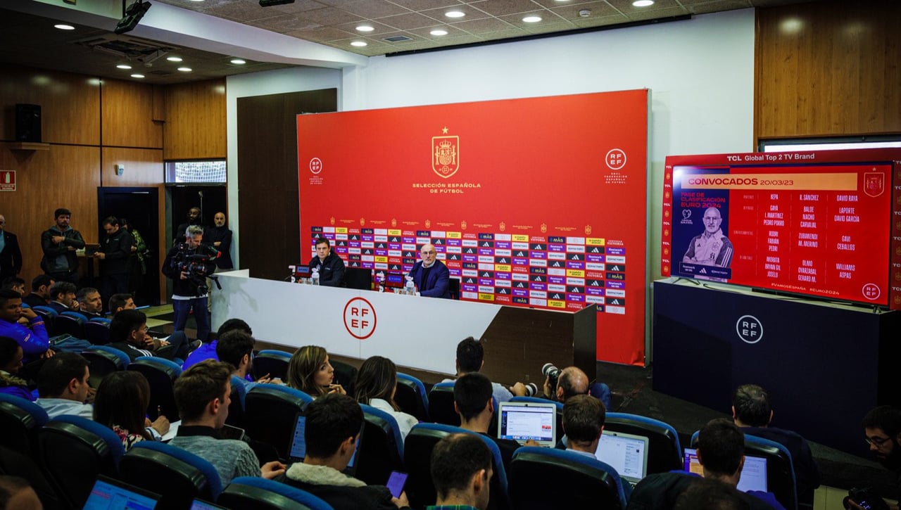 El jugador del Betis que la IA recomendaba a Luis de la Fuente y no era Borja Iglesias (tampoco Canales)