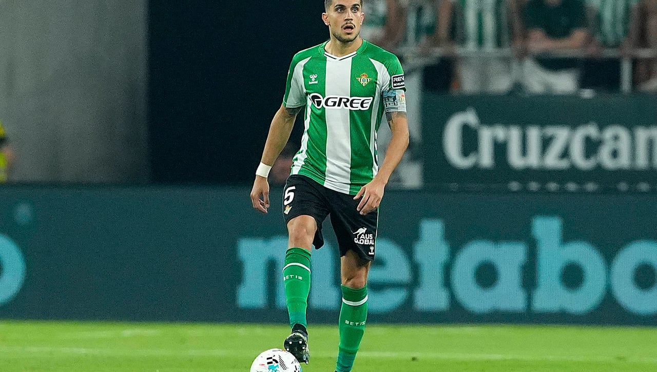 Muchas dudas para la afición del Betis con la pareja de centrales