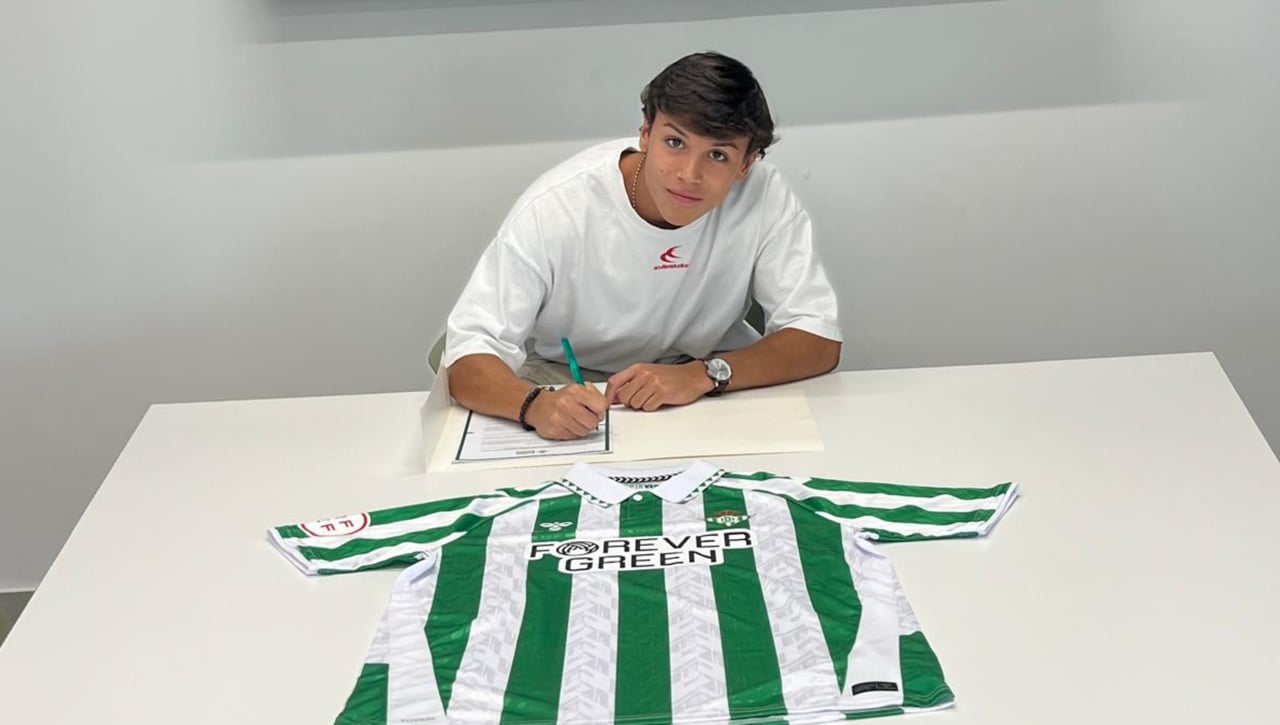 El Betis ficha a Daniel Álvarez, hermano menor del ex sevillista Carlos Álvarez
