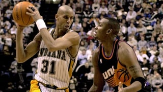 Así se inventó el triple: la línea que cambió el baloncesto para siempre